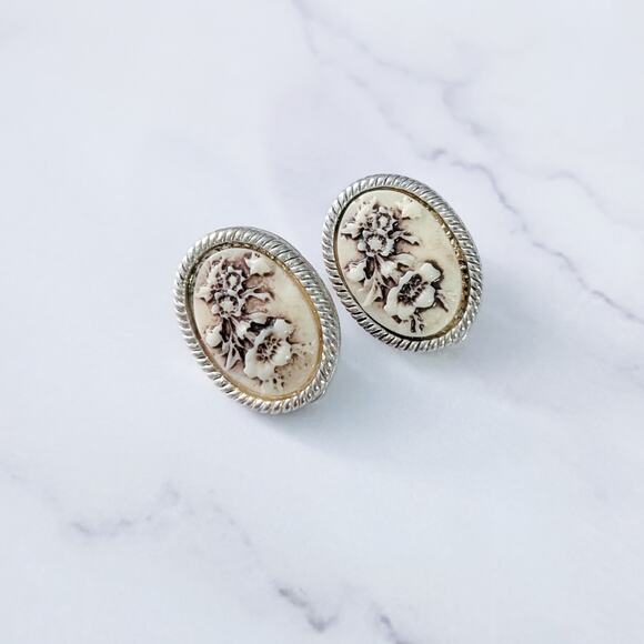 Vintage Clip On Earrings Floral Oval - Fair Condition - Picture 5 of 8